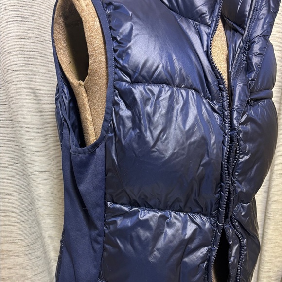 ‘Fabletics” Women's Navy Blue Puffer Vest size M/L - Picture 2 of 5